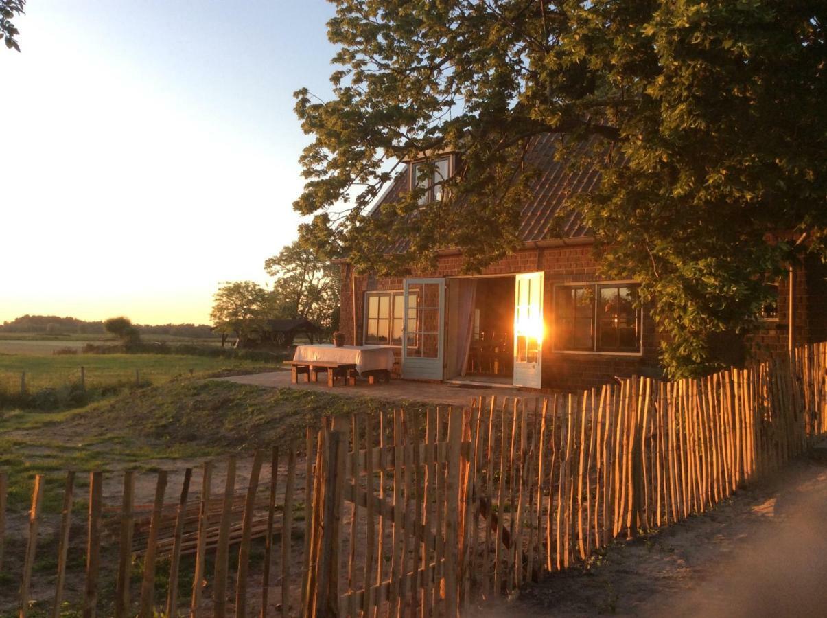 Unique place on the river Waal Heerewaarden Extérieur photo