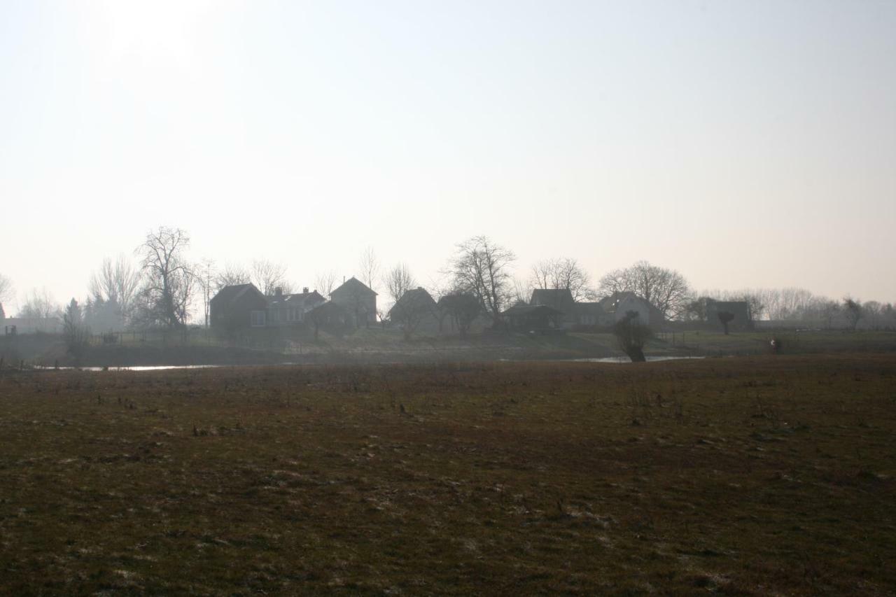 Unique place on the river Waal Heerewaarden Extérieur photo